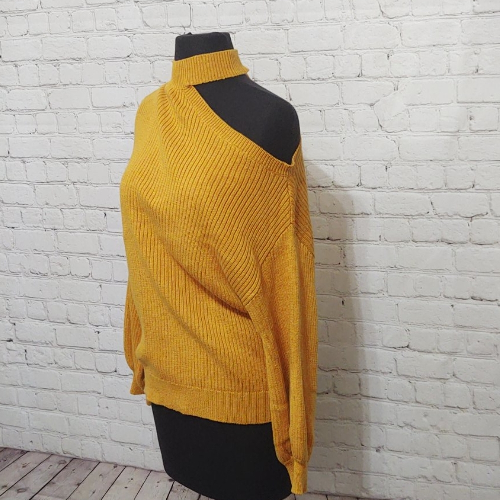 TCEC Off Shoulder Slouchy Turtle Neck - Picture 4 of 7